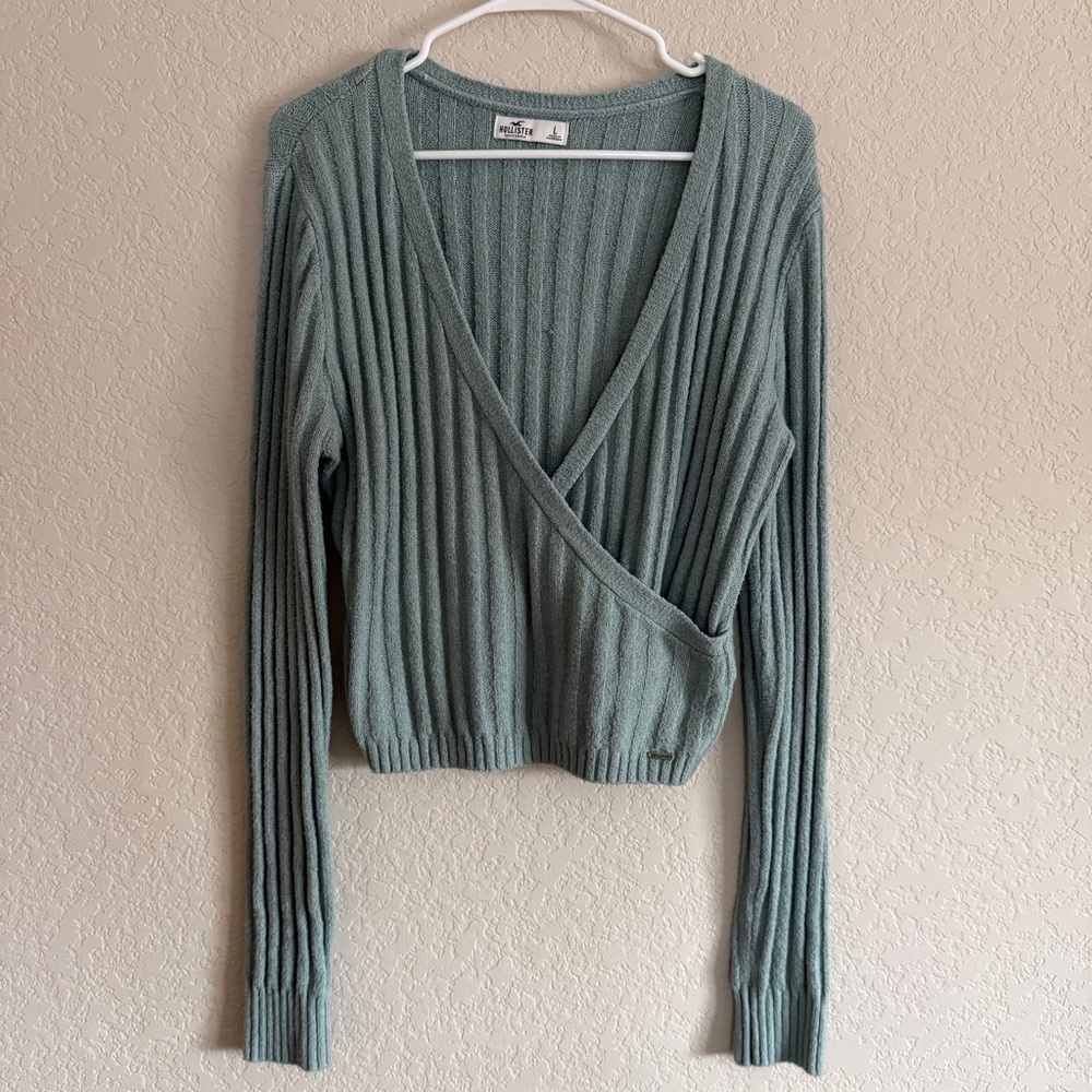 Hollister L V-Neck faux wrap Ribbed Sweater light dusty blue teal